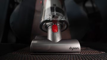 ¿Vale la pena invertir en una Dyson? Analizamos las ventajas y desventajas de las aspiradoras Dyson y te presentamos alternativas más económicas sin sacrificar rendimiento.