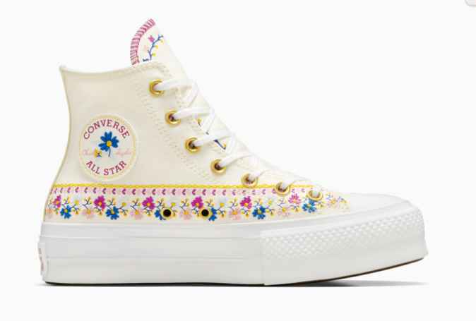 Converse Chuck Taylor All Star Lift con estampado floral bordado en oferta: ¡solo $60! Perfectas para el regreso a clases con un diseño elegante y plataforma cómoda.