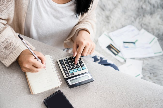 ¿Cansado de que tu dinero se esfume? ¡Toma el control de tus finanzas! Te enseñamos cómo identificar y eliminar los gastos hormiga.