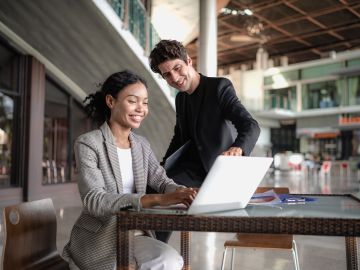 Personas trabajando