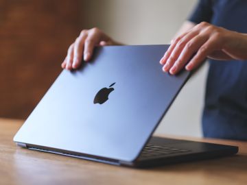 ¡No te pierdas esta oportunidad única! La MacBook Air M3 con un descuento histórico. Ideal para quienes buscan una laptop potente y versátil. ¡Visíta Best Buy ahora y llévate la tuya!