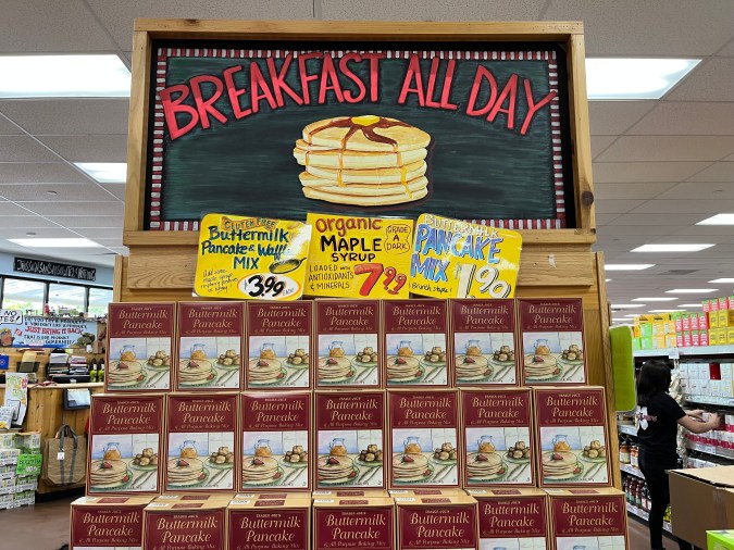 Ofertas irresistibles en Trader Joe's: Este agosto, disfruta de productos como castañas sazonadas y raviolini a precios accesibles. ¡Perfectos para cualquier ocasión!