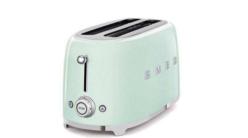 Mejora tu cocina con la tostadora verde menta de Smeg. Disponible en Best Buy con un descuento de $35. ¡No te lo pierdas!