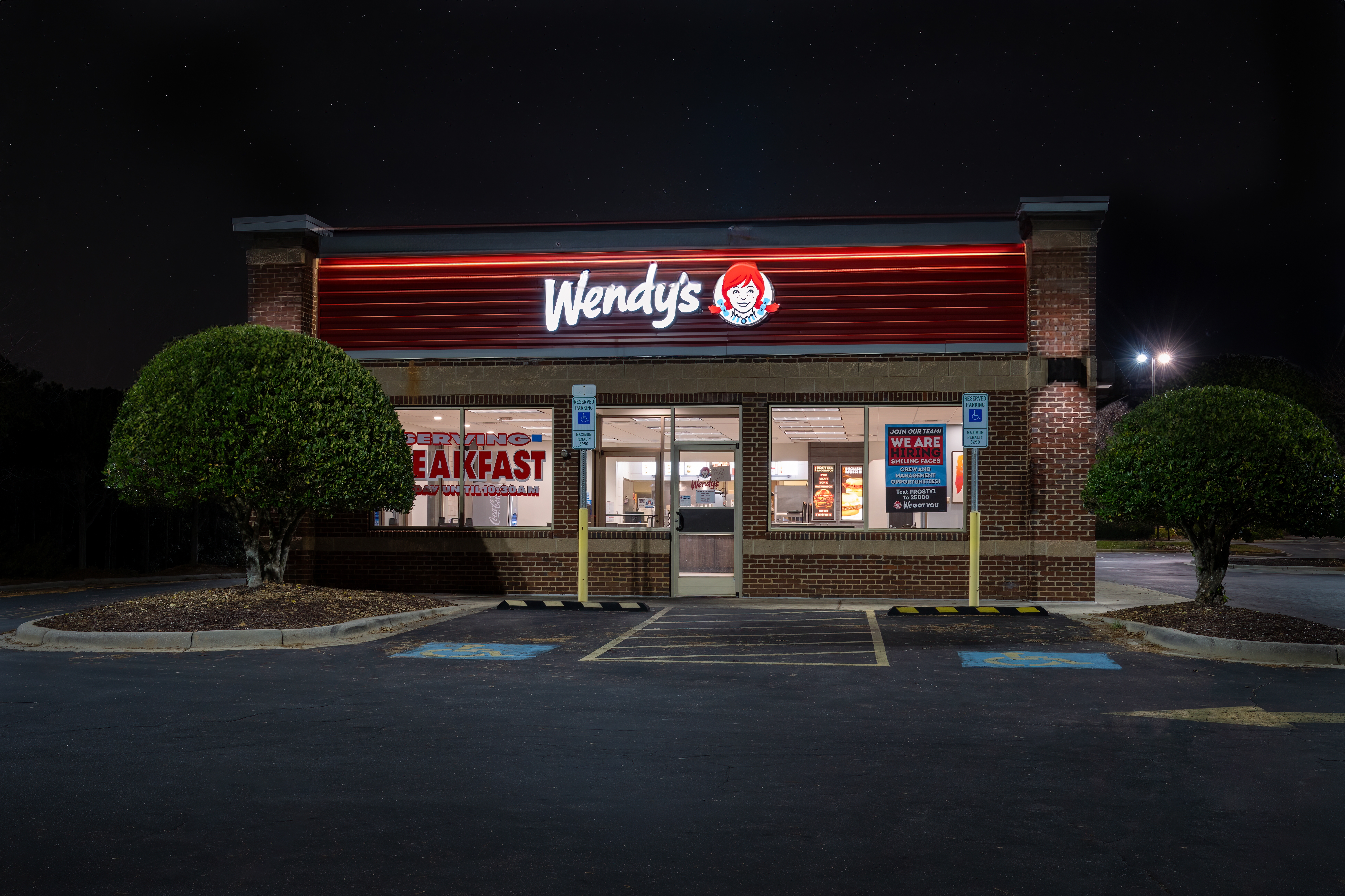 Explora cómo Wendy’s está transformando el autoservicio con IA en español en sus locales de Florida y Ohio.