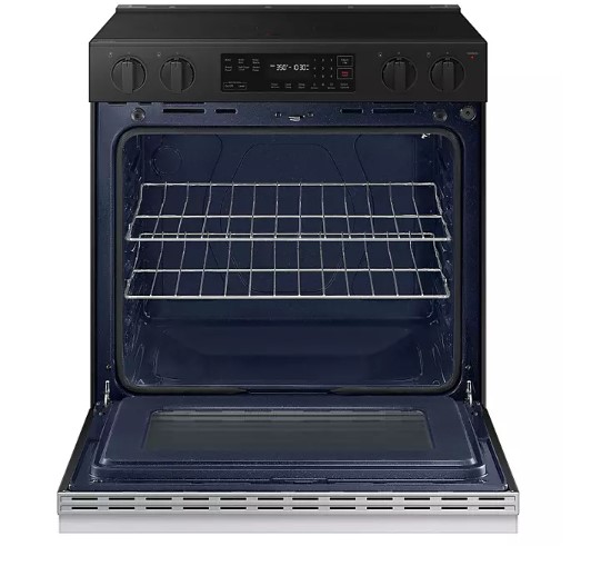 Cocina con estilo con la gama eléctrica Samsung Bespoke. Aprovecha $200 de descuento y actualiza tu cocina por solo $795.
