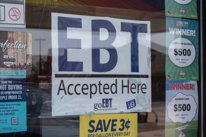 CalFresh en Long Beach: Conoce los 10 restaurantes que aceptan la tarjeta EBT para pagar comidas preparadas. ¡Disfruta sin gastar de más!