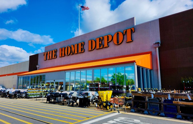No dejes pasar las 'penny deals' en Home Depot. Te mostramos cómo identificar productos a precios insólitos y negociar grandes descuentos.