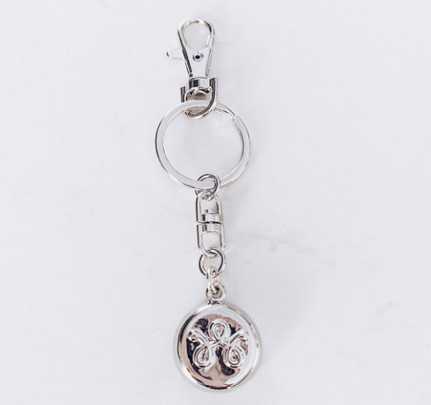 El llavero invisaWear es elegante y funcional, ideal para tu seguridad diaria. Ahorra $74 en Sam's Club y lleva este dispositivo por $74.91.

