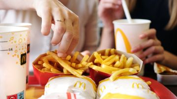 Prueba la nueva Chicken Big Mac® con patties de pollo empanadas en tempura. Disponible por tiempo limitado en restaurantes participantes.