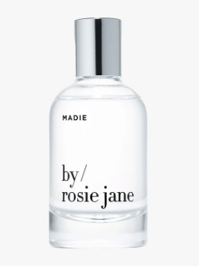 Siente la esencia del verano todo el año con el Eau de Parfum Madie de Rosie Jane. Con su aroma fresco y encantador, es una adición perfecta a tu colección de fragancias. ¡No te lo pierdas!
