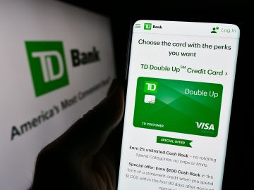 Solicita tu tarjeta de crédito en TD Bank como migrante y empieza a construir tu historial crediticio. Sigue estos simples pasos y obtén beneficios financieros.