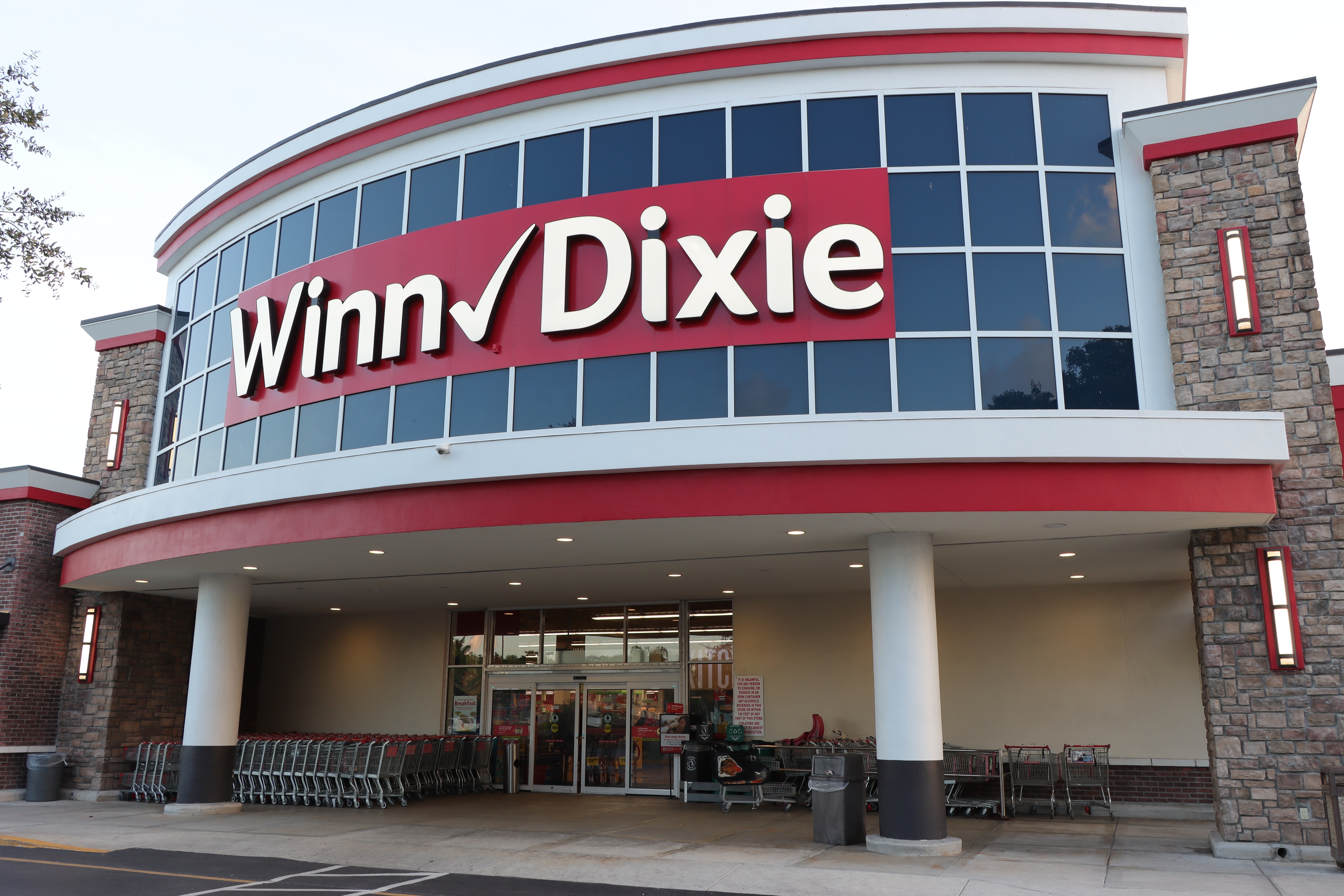 No te quedes sin tus productos favoritos: descuentos del 50% en la liquidación de Winn-Dixie en Gulfport. Canjea tus puntos antes del 9 de noviembre.