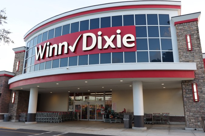 El futuro de Gulfport cambia: Winn-Dixie cierra y Aldi llega. Aprovecha los descuentos del 50% en la tienda antes de que cierre.