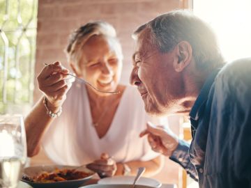 SNAP, TEFAP y más: Todos los programas de asistencia alimentaria para personas mayores