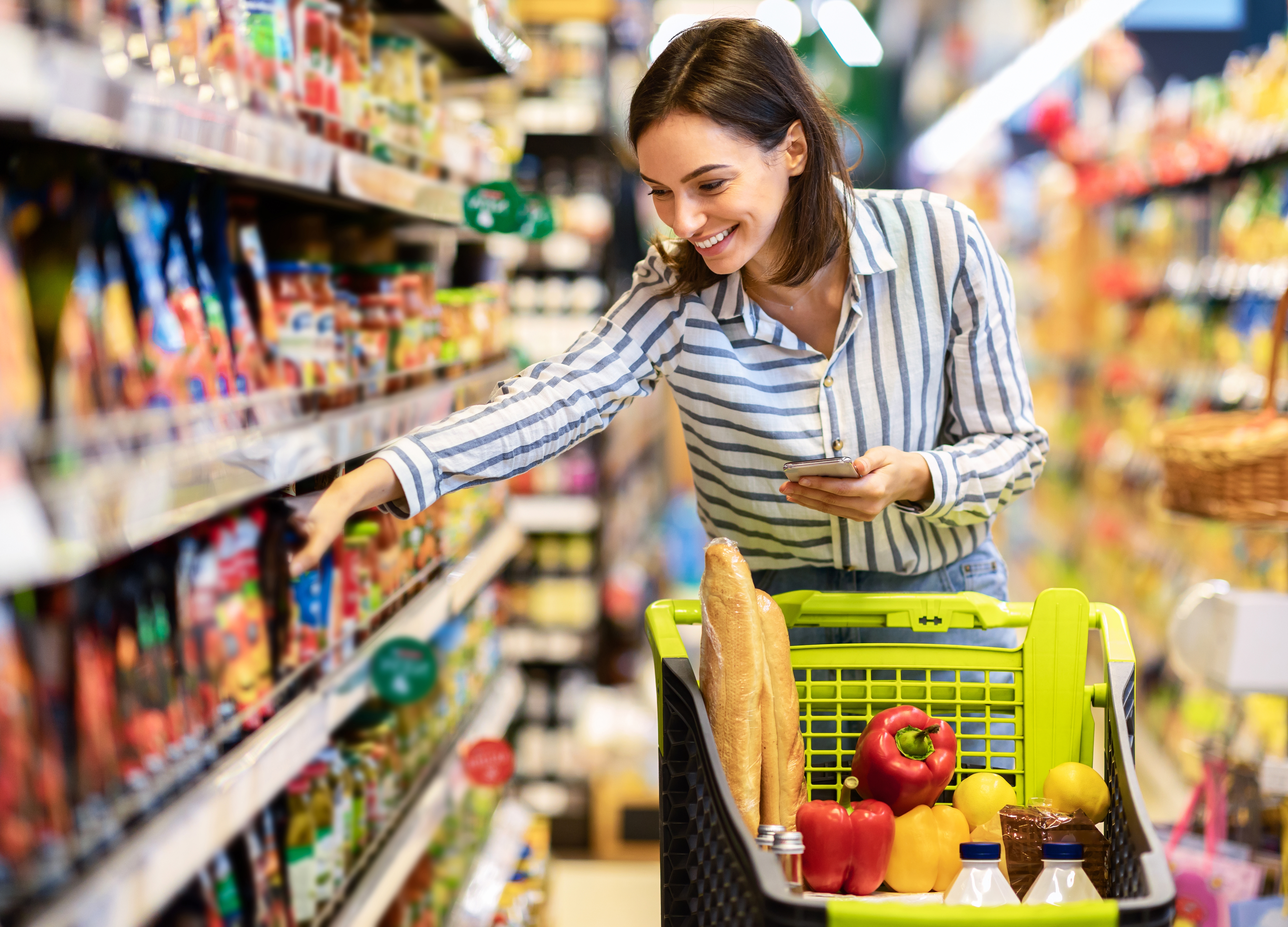 Conoce las mejores prácticas para ahorrar en el supermercado. Con nuestro guía, podrás optimizar tu presupuesto y gastar menos en productos esenciales.