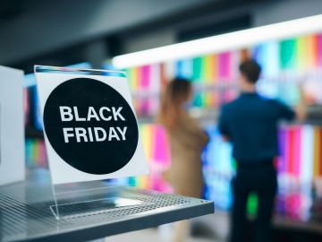 ¿Estás buscando ofertas en la PS5 Pro? Te contamos todo lo que puedes esperar de los descuentos del Black Friday en productos PlayStation, incluidos accesorios y juegos.