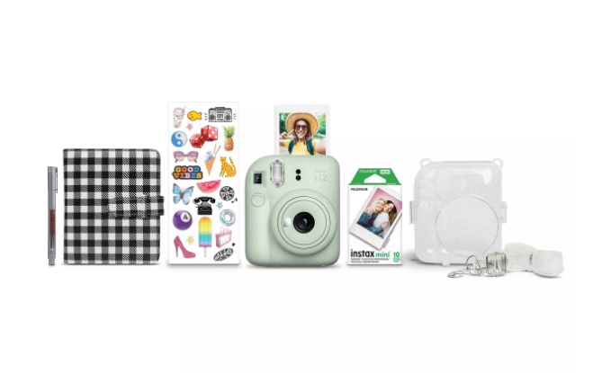 Disfruta de la fotografía instantánea con la Instax Mini 12 en color verde menta. Ahorra $20 en Target hoy mismo.