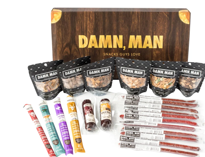  ¡Un festín de sabores en una sola caja! La Colección de Snacks Sam's Club incluye una selección de beef sticks, nueces y otros aperitivos que te encantarán.