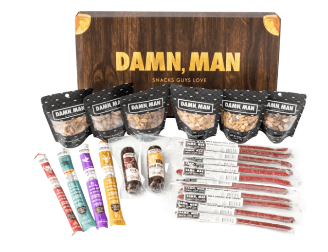 ¡Un festín de sabores en una sola caja! La Colección de Snacks Sam's Club incluye una selección de beef sticks, nueces y otros aperitivos que te encantarán.