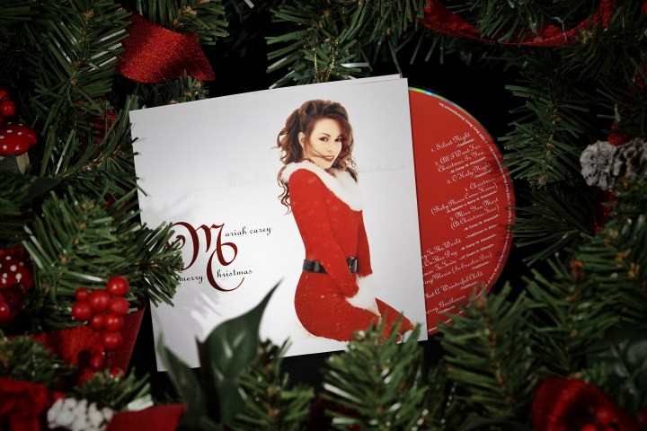 Visita la tienda de Mariah Carey en Amazon para encontrar regalos accesibles y artículos de decoración navideña perfectos para cualquier presupuesto. ¡Haz de esta Navidad una celebración especial!