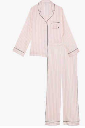 Regalá lujo y estilo con el conjunto de pijama de Victoria's Secret. Perfecto para noches acogedoras y llenas de glamour.
