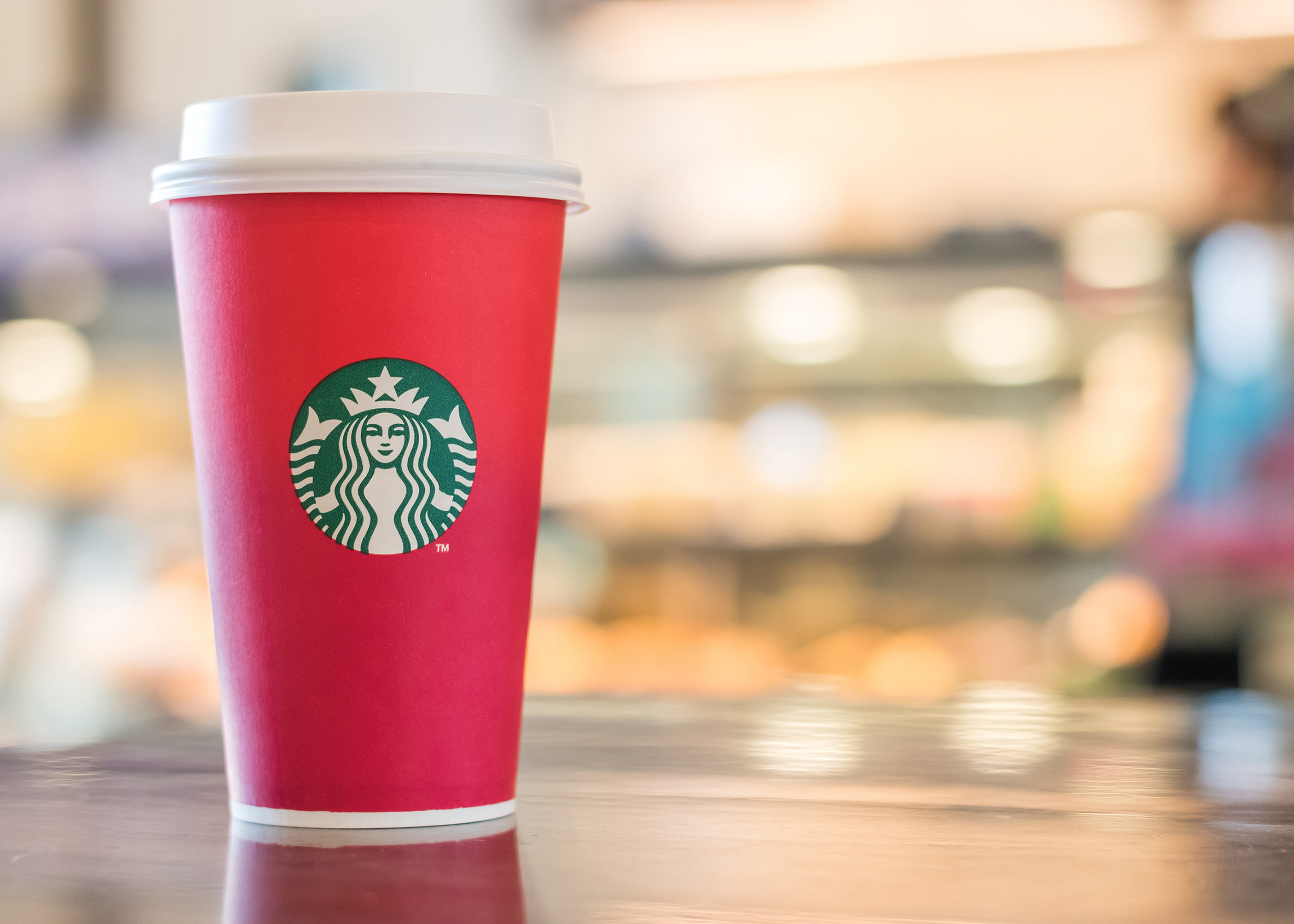 ¡Ya llegó el Red Cup Day de Starbucks! Este 14 de noviembre, pide cualquier bebida de temporada y recibe un vaso rojo reutilizable GRATIS. ¡Solo mientras duren existencias!