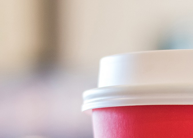 Red Cup Day en Starbucks: Celebra la llegada de la navidad con un vaso rojo reutilizable gratis al pedir una bebida navideña. ¡Válido solo el 14 de noviembre en tiendas participantes!