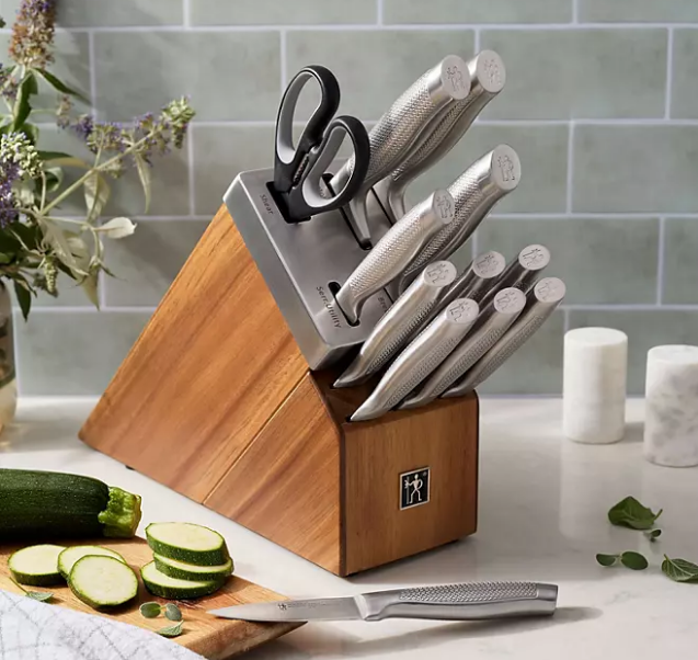 Mantén tus cuchillos siempre afilados con el bloque autoafilable Henckels. Aprovecha este ahorro de $32.21.