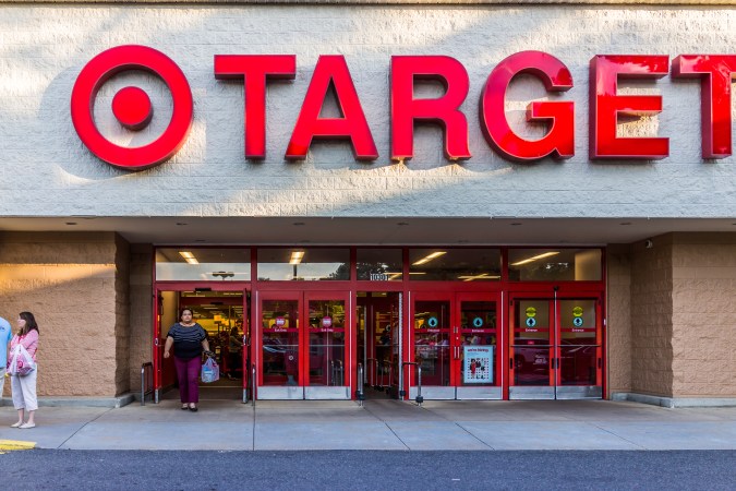 Ahorra en grande este Día de los Veteranos con un 10% de descuento en todas tus compras en Target. Promoción válida hasta el 11 de noviembre.