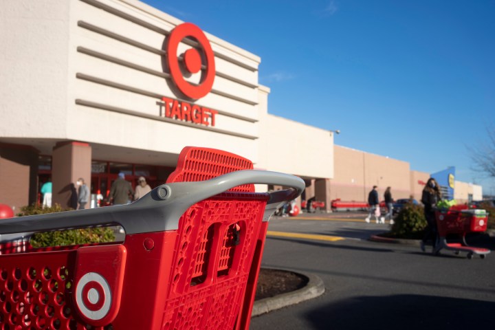 Aprovecha las promociones del día en Target: productos destacados como el Moisés Graco y el Árbol de Navidad con descuentos increíbles. ¡Compra ahora y ahorra!