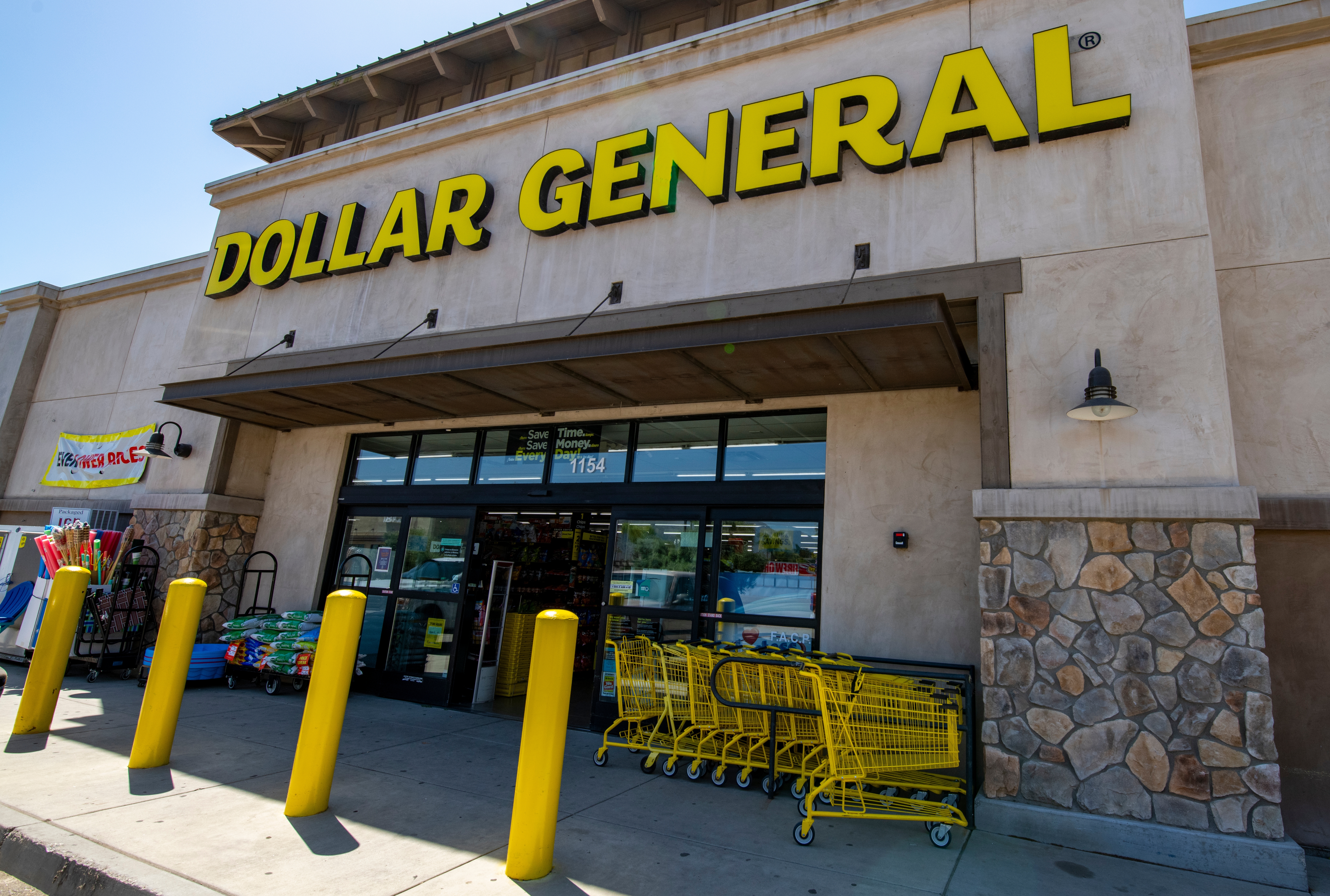 ¡Maximiza tu presupuesto! Aprende a ahorrar más de la mitad en Dollar General con estos trucos y cupones compartidos por usuarios de TikTok.