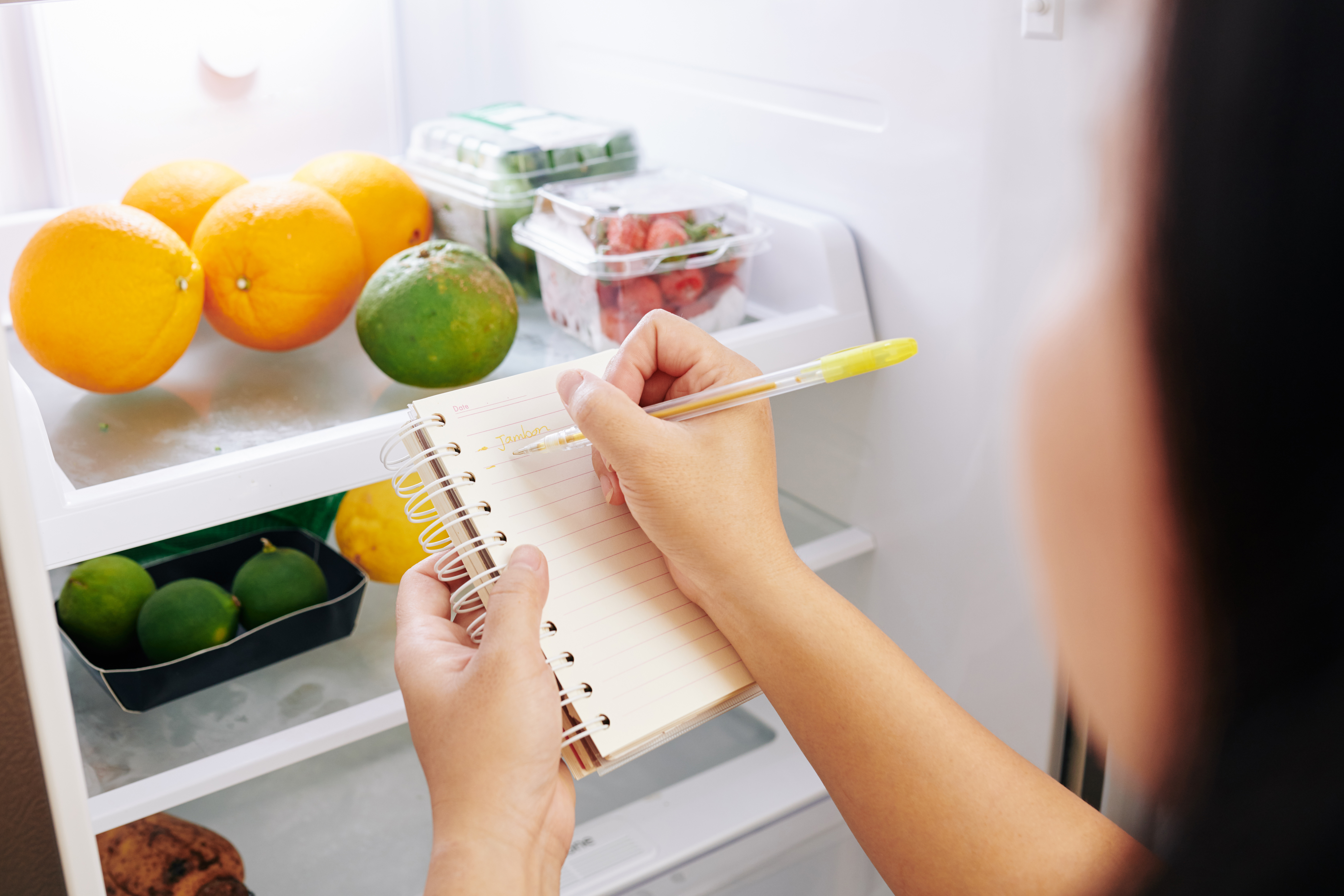 Realiza una lista de productos antes de hacer tus compras de fin de año.