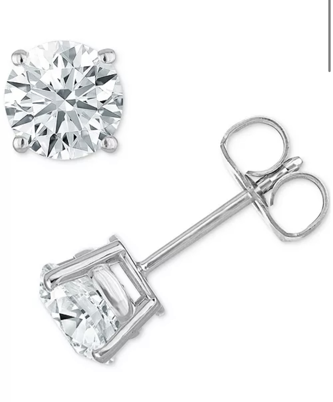 Diamond Four Prong Stud Earrings de Macy’s.