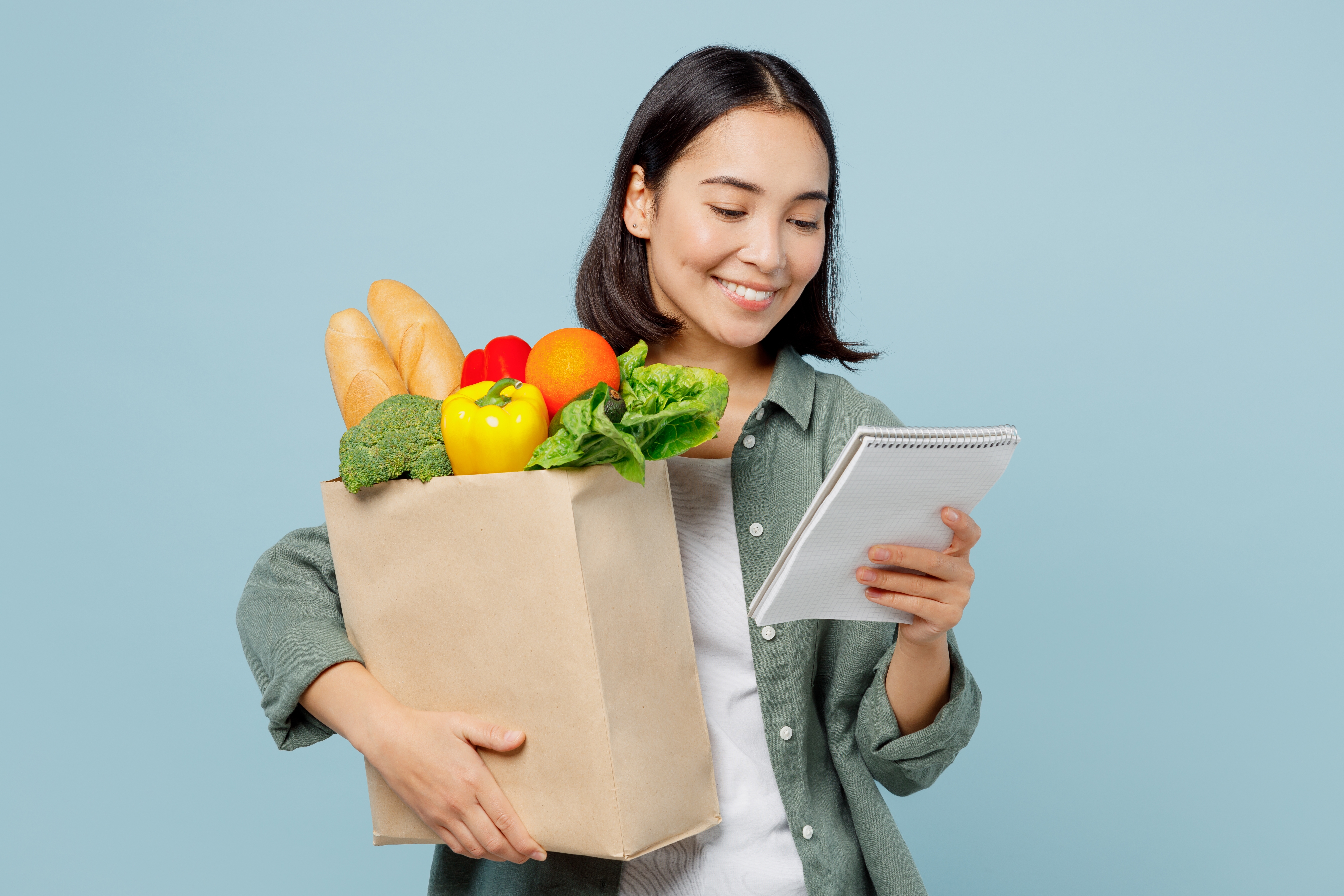 Arma una lista de compras para adquirir los alimentos necesarios.