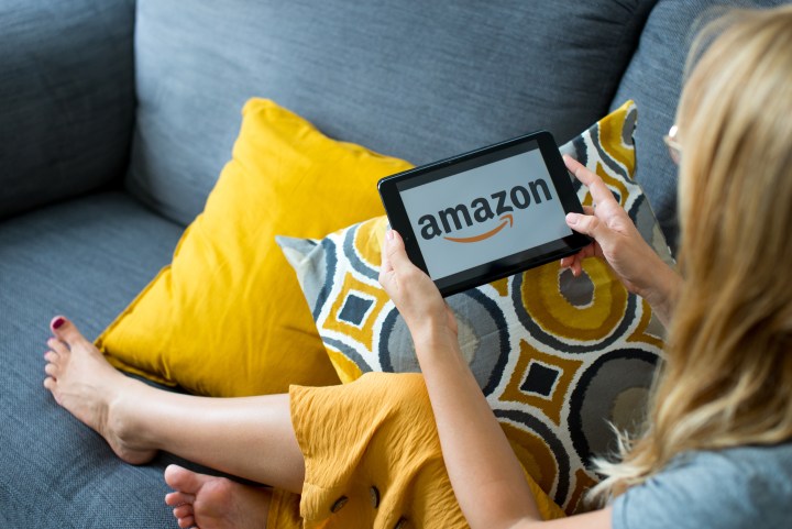 Amazon tiene los mejores precios para que armes un nuevo kit de maquillaje.