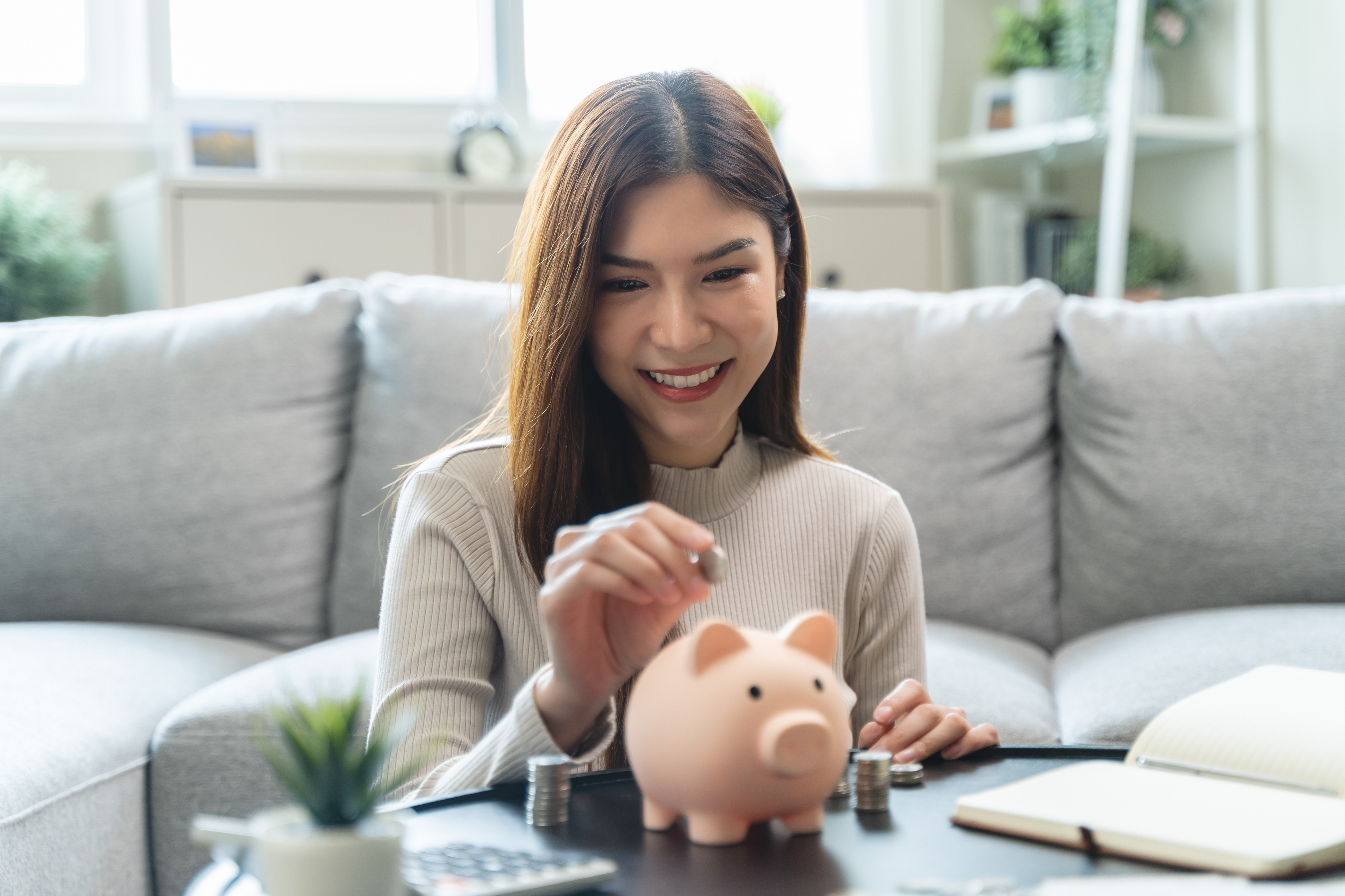 Empieza a guardar tus ahorros antes que comience el año.