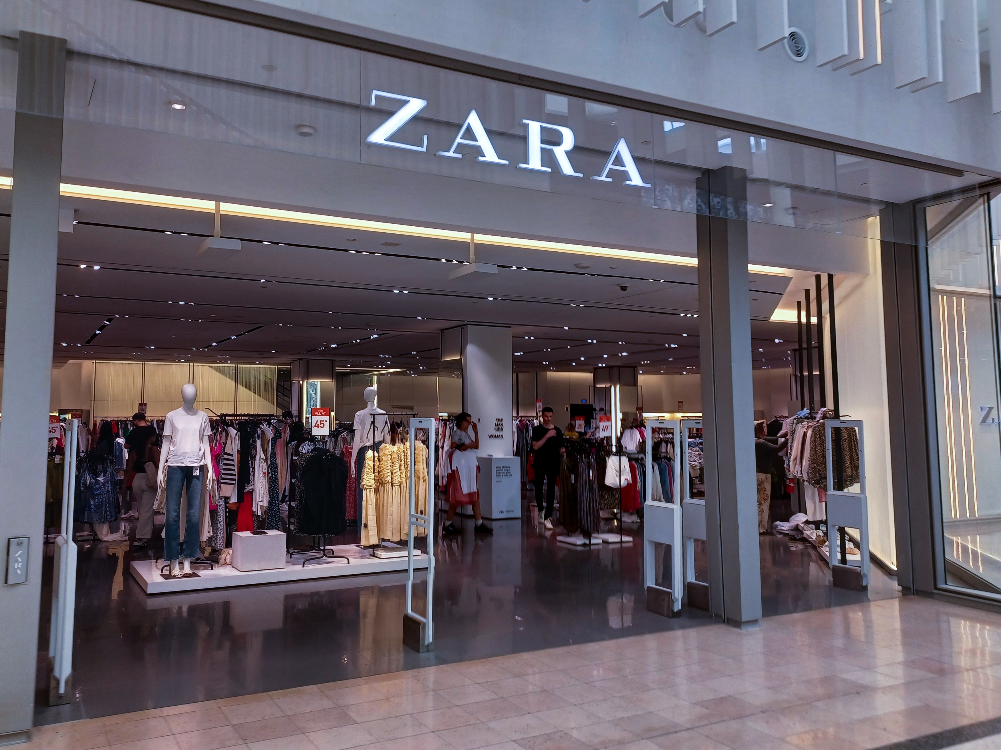 Zara es una de las tiendas que tendrá rebajas en enero.