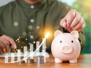 Crea una cuenta de ahorro en un banco de confianza para mejorar tus ingresos.