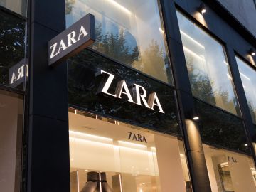 Zara tiene los mejores descuentos en vestidos para mujeres.