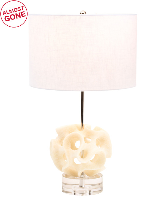 Anya Ribbon Acrylic Table Lamp de Jamie Young Company
