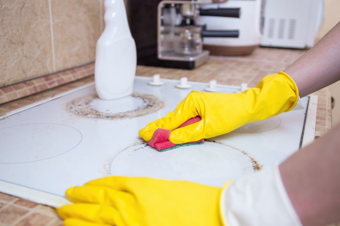 Usa bicarbonato para limpiar tu hogar de forma casera.