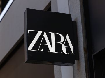 Zara tiene rebajas especiales en ropa de mujer.