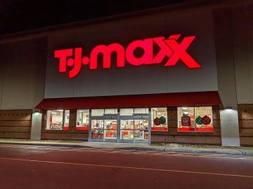 Los estadounidenses prefieren las tiendas de descuento como TJ Maxx.