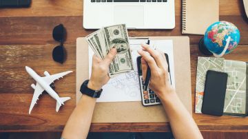 Necesitas tener dinero acumulado para viajar por el mundo y cambiar tu estilo de vida.