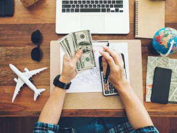 Necesitas tener dinero acumulado para viajar por el mundo y cambiar tu estilo de vida.