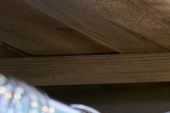 Encuentra ropa de segunda mano en Family Thrift Outlet.