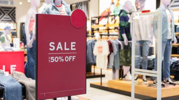 Aprovecha las liquidaciones de tiendas que cerrarán sus puertas este mes.