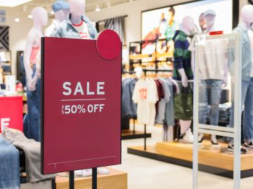 Aprovecha las liquidaciones de tiendas que cerrarán sus puertas este mes.