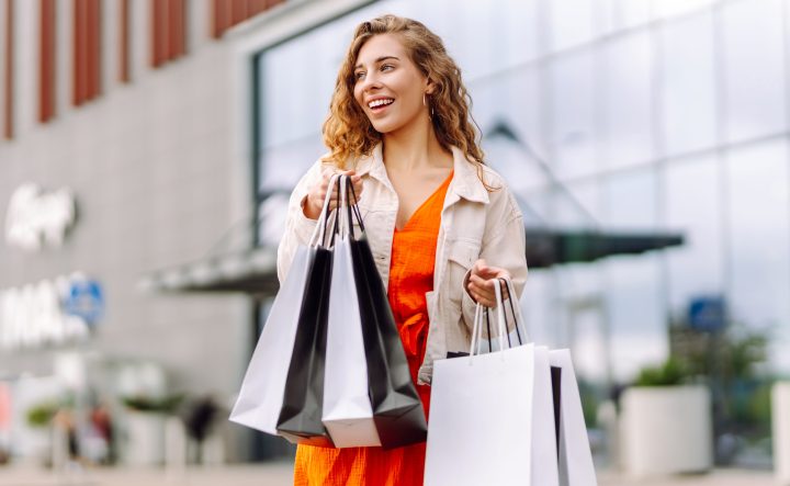 Compra un vestido para primavera con los descuentos de Macy's.