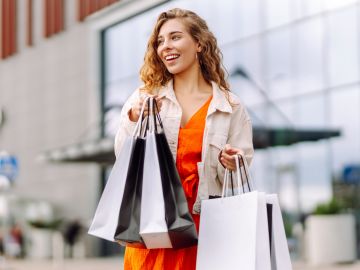 Compra un vestido para primavera con los descuentos de Macy's.